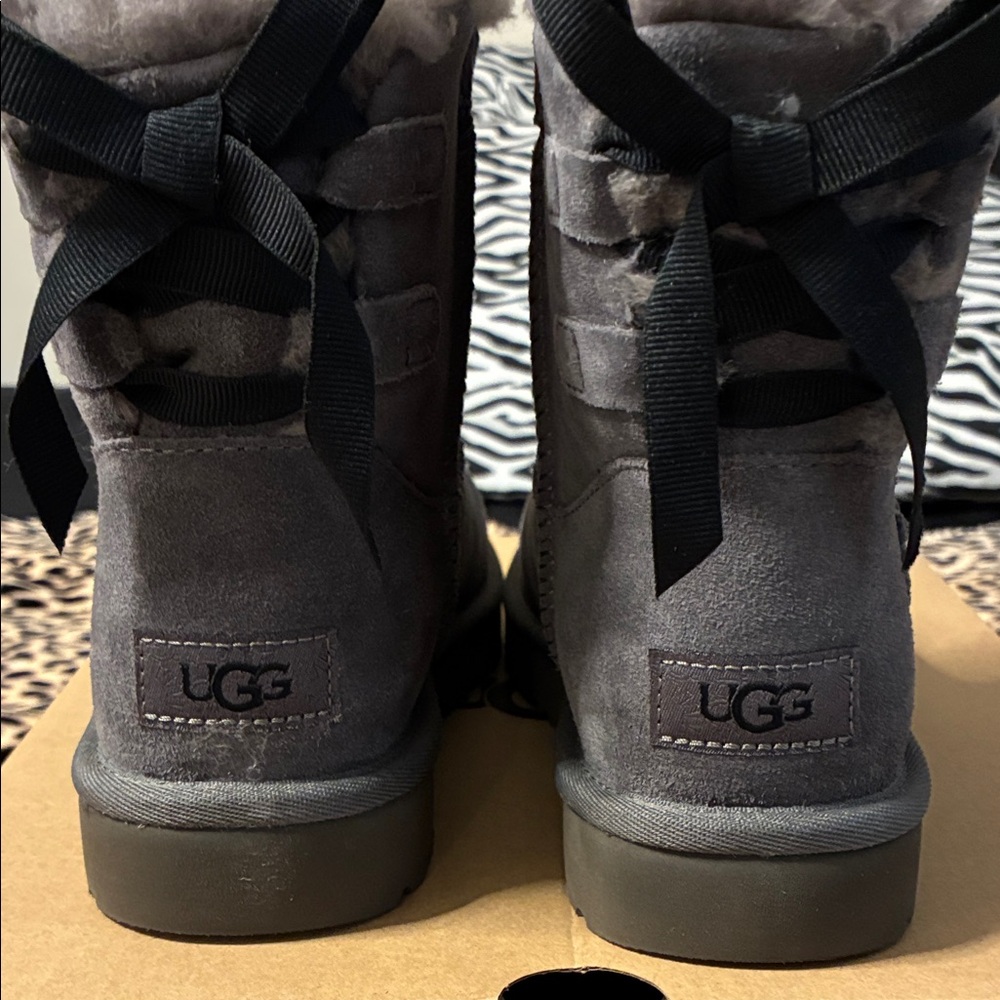 🎀 UGG w/ Mini Contintuity Bow 🎀
